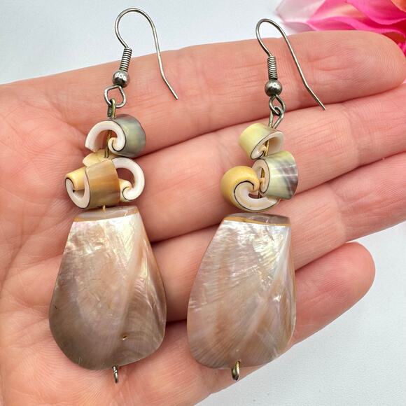 Irridescent Seashell Earrings Puffy Champagne Taupe Neutral Beachy Vaca Cruise - Picture 2 of 8